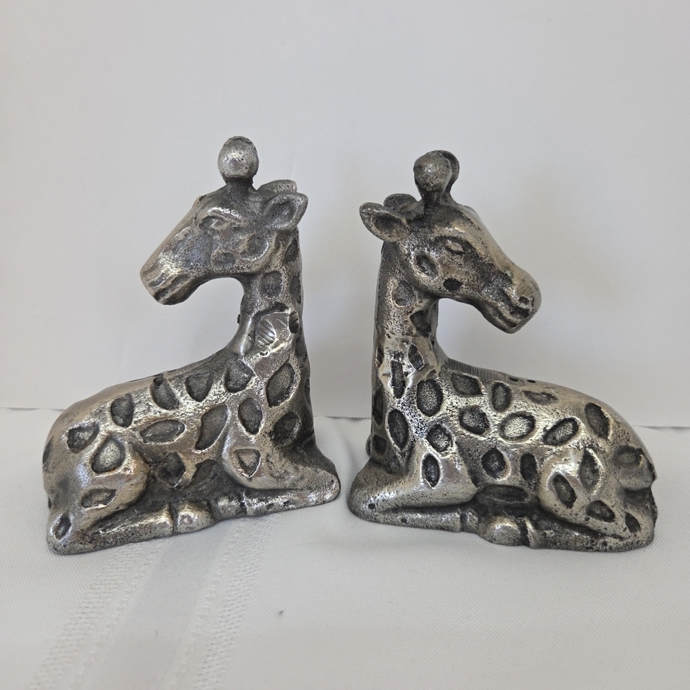 VTG Pewter Silver Giraffe Salt &Pepper Shaker Set Kitchenware Shelf Decor